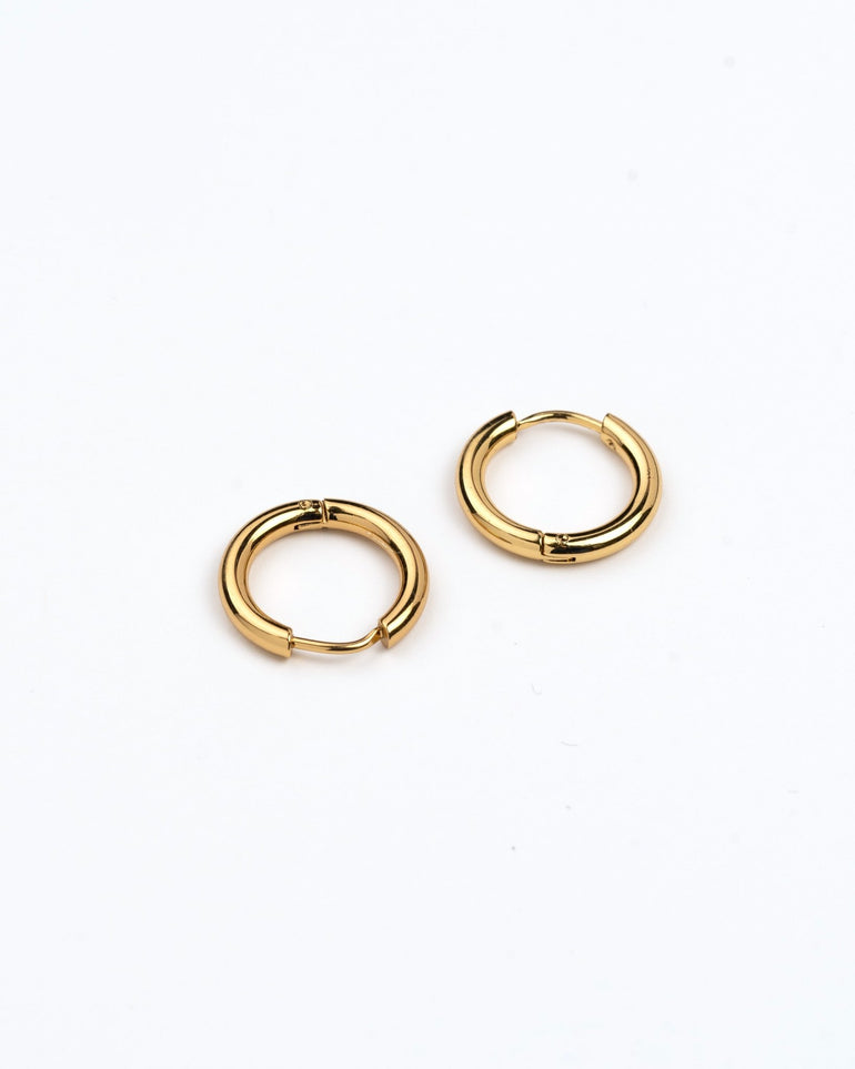 Pendientes - Pendientes golden hoops 1,3cm - Everyday jewels to inspire | TAGSS