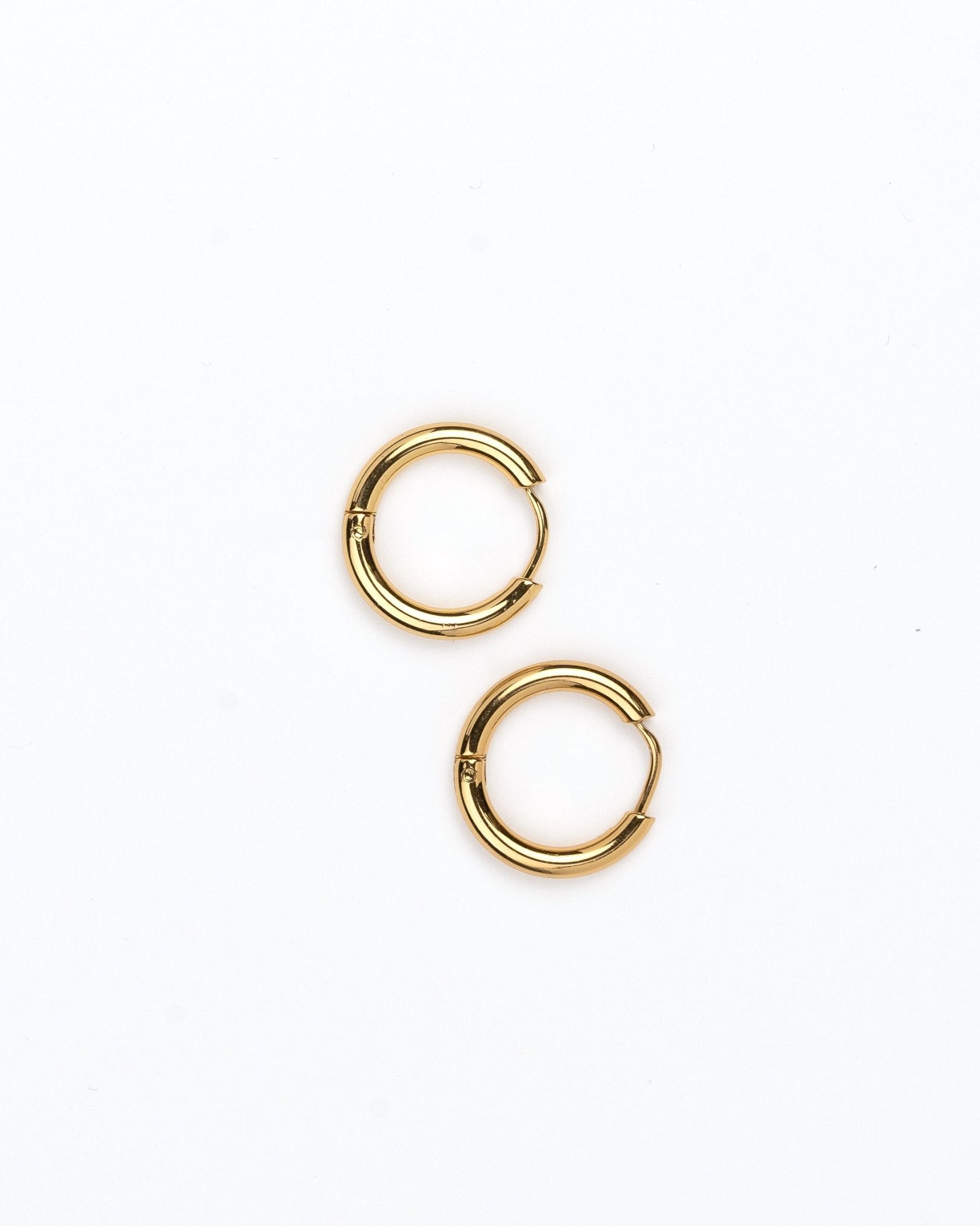 Pendientes - Pendientes golden hoops 1,3cm - Everyday jewels to inspire | TAGSS